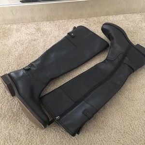 Black riding flat boots